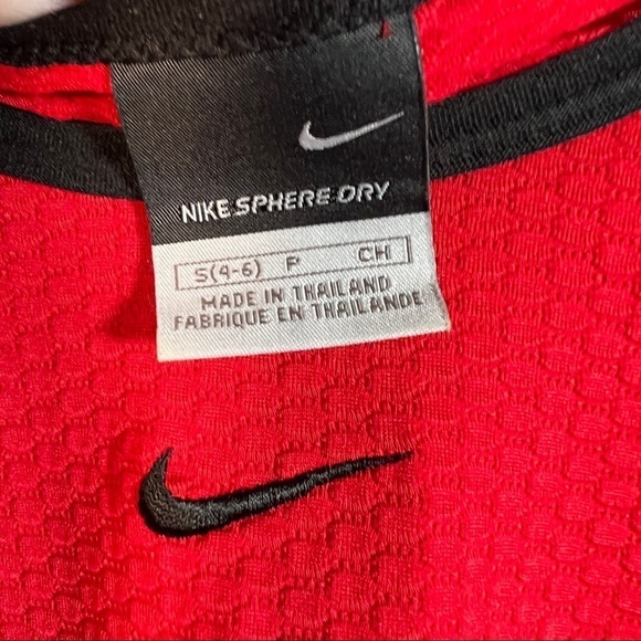 NIKE SPHERE DRY Running gear. Red breathable and red nylon w/black accents. - Picture 5 of 8
